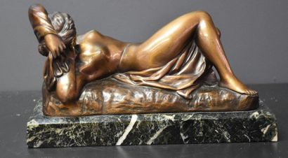 null Bronze around 1900, naked woman lying down. Ht 12 cm, Length 24 cm (without...
