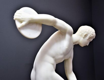 null Antonio FRILLI (c.1880-1920). The discobole, an antique sculpture in white marble...