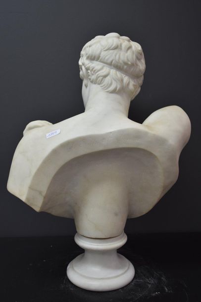 null Antonio FRILLI (c.1880-1920). Carrara marble bust representing Apollo signed...