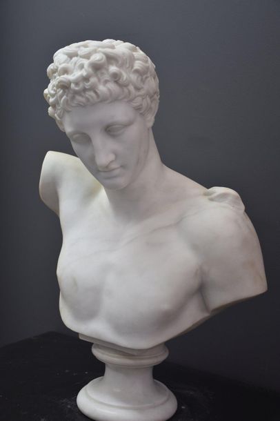 null Antonio FRILLI (c.1880-1920). Carrara marble bust representing Apollo signed...