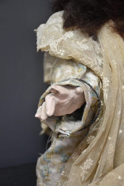 null Doll and her lace dress. Boiled cardboard. Marked Paris n°301 - 12 . ( missing...