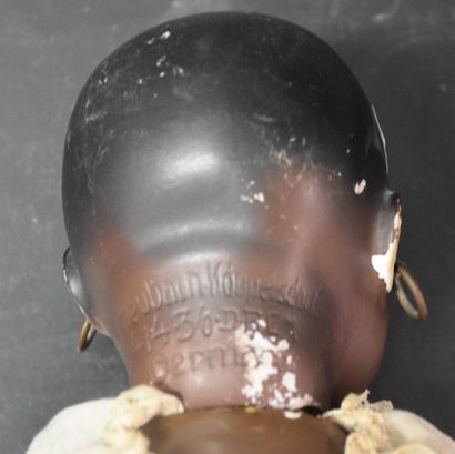 null Poupée Heubach, petite africaine, tête en biscuit . Ht 35 cm .