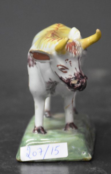 Vache en faïence polychrome de Delft XVIII...
