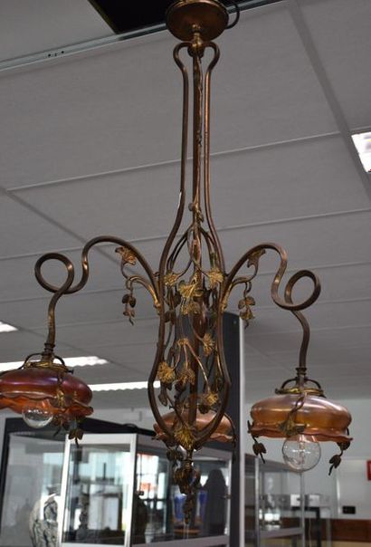 null Art nouveau chandelier in bronze and gilded copper illuminated by 3 original...