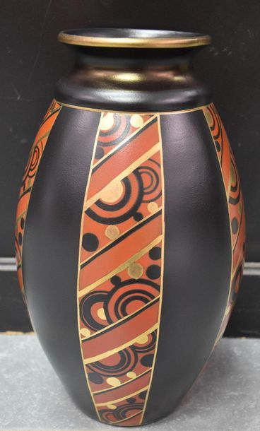 null Art deco earthenware vase, manufacture of Saint Ghislain . Ht 37 cm .