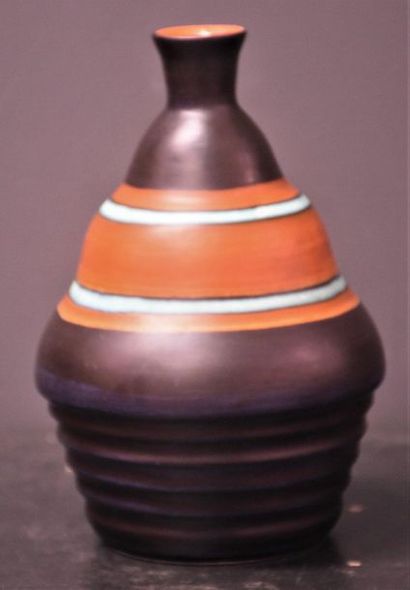 null Vase boch Keramis à décor mat minimaliste. D 1777. ht : 22 cm.