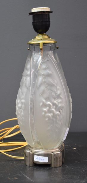 null Art deco lamp base in moulded pressed frosted glass, signed Daillet . Chrome...