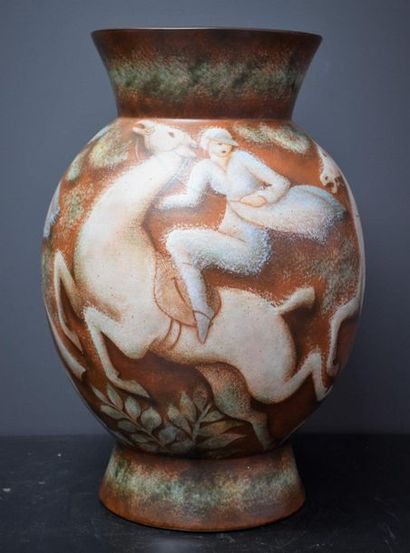 null Charles Catteau ( 1880-1966 ). Vase Boch keramis à décor de cavalières élégantes,...