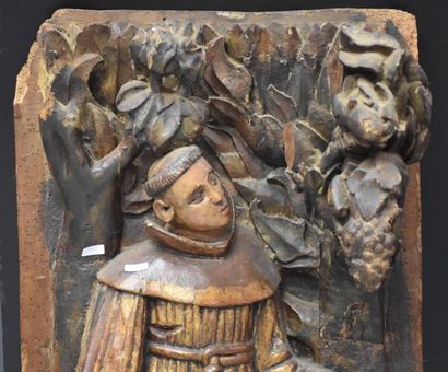 null Haut relief en bois sculpté et polychromé représentant un moine . Fin XVI ème...