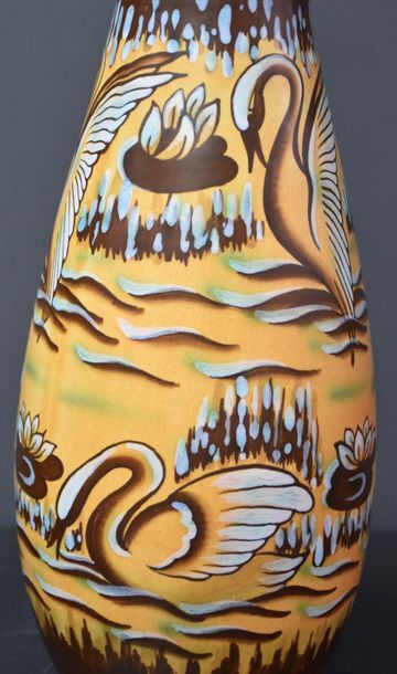 null Boch keramis vase with swan decoration . D 2850 . Ht 32 cm .