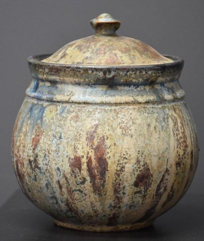 null Vase ( ht 38 cm ) , snuffbox ( ht 18 cm ) , restored gourd vase ( ht 26 cm )...
