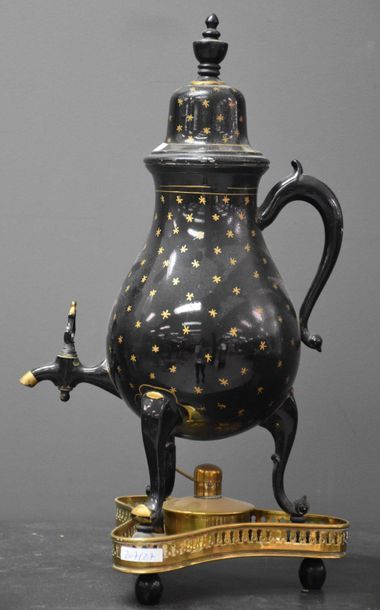 null Samovar début XIX ème laqué noir et or . Ht 41 cm .