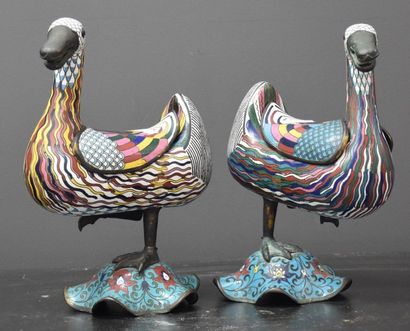 null Pair of ducks in bronze cloisonné . China around 1900 . Ht 26 cm .