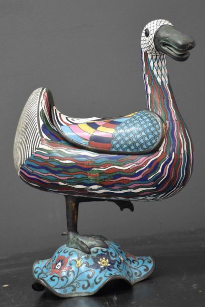 null Pair of ducks in bronze cloisonné . China around 1900 . Ht 26 cm .