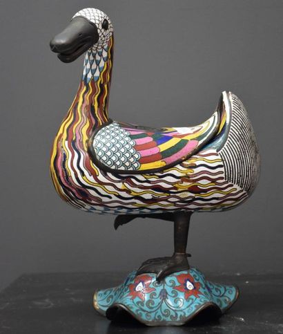 null Pair of ducks in bronze cloisonné . China around 1900 . Ht 26 cm .