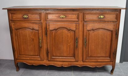 null Oak dresser with 3 doors, 3 drawers . 18th century . Ht : 85 cm , Length 195...