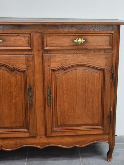 null Oak dresser with 3 doors, 3 drawers . 18th century . Ht : 85 cm , Length 195...