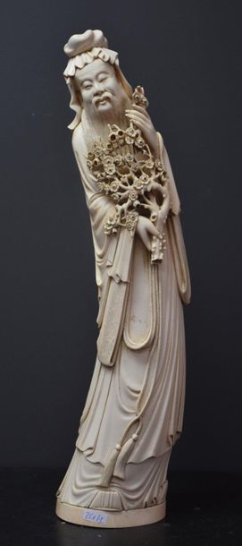 null Chine XIX ème siècle . Important sage en ivoire sculpté . Ht 59 cm . Ivoire...