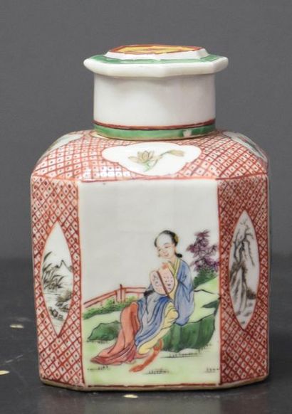 null China porcelain tea box . Ht 11,5 cm .