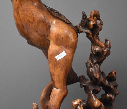 null Sculpture indonésienne vers 1900. Divinité . Ht 75 cm .