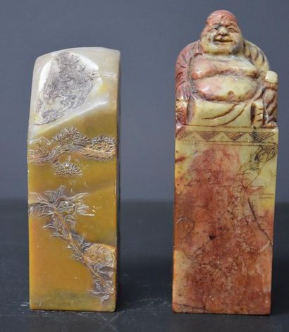 null Set of 2 Chinese hard stone seals, one of which is carved with a Buddha. Ht...