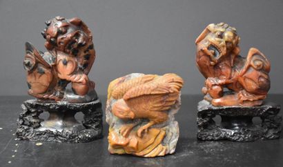 null Lot of 3 Chinese hard stones around 1900 . Pair of hounds of fô + eagle . Ht...