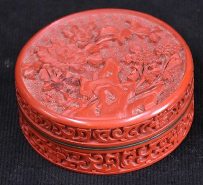 null Chinese lacquer box . Ø 10 cm .