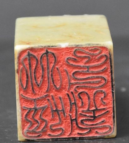 null Chinese hard stone seal with dragon decoration . Ht 11 cm .