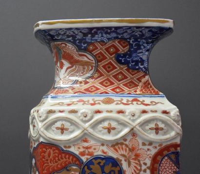 null Pair of Imari porcelain vases Japan 19th century . Ht 42,5 cm .