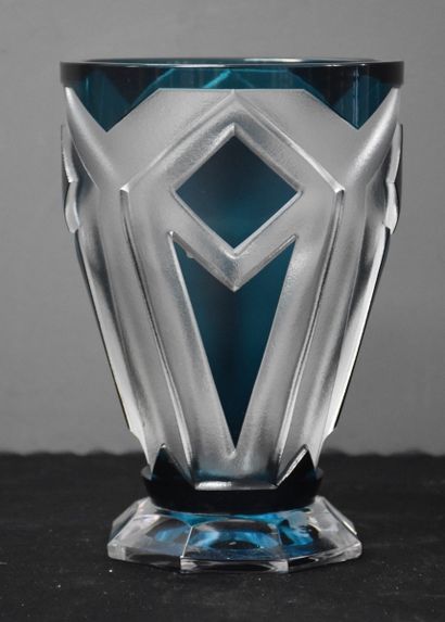 null 装饰艺术花瓶，Val Saint Lambert水晶，Midas模型。

1931年，中规中矩的德诺埃尔。

列入BBL回顾册的VSL 1880-19...