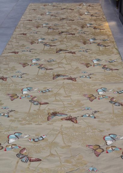 null Chinese fabrics with embroidered butterflies decoration . Length : 540 cm.