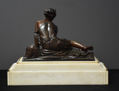 null French bronze circa 1850. The elegant neo-classical shell. White marble base....