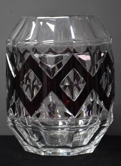 null Vase art déco en cristal du Val Saint Lambert modèle Tripoli. 

Ht 30 cm.