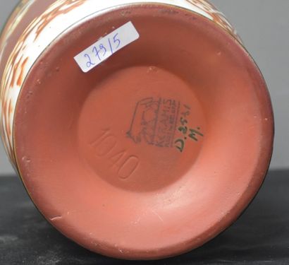 null Vase Boch Keramis à décor d'échassiers. D 2531. Ht 20,5 cm.