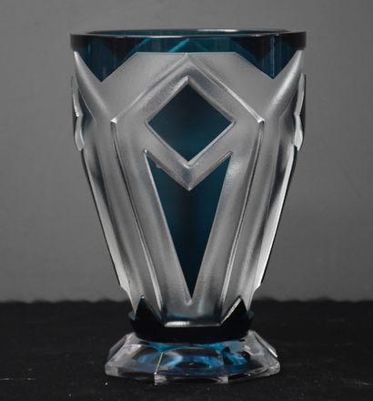 null Vase art déco en cristal du Val Saint Lambert, modèle Midas.

Modeste Denoël...