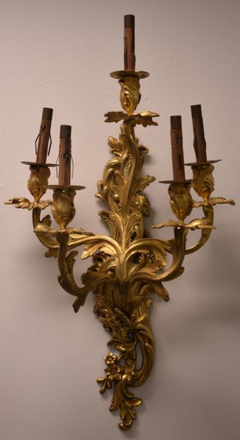 null Pair of Louis XV style bronze sconces. French work circa 1900. Ht 64 cm.