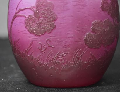 null Multilayer vase in Val Saint Lambert with acid-etched decoration of sailing...