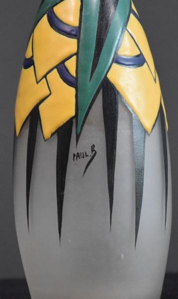 null Paul Bernard Gobena.装饰艺术风格的珐琅玻璃花瓶，带有几何装饰。高21厘米