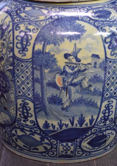 null Antique covered vase in Delft earthenware. Mark with three acorns. Firing defects,...
