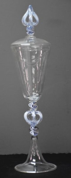 null Jean Gering为Val Saint Lambert拍摄，1956年。

一套两个丝线水晶覆盖的杯子。

高44和30厘米。