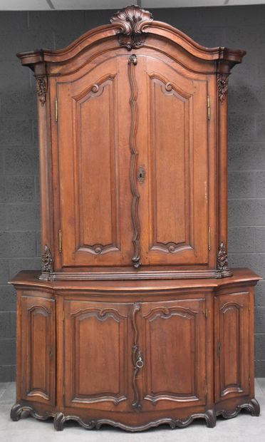 null Double molded oak body opening on 6 doors in total and decorated with beautiful...
