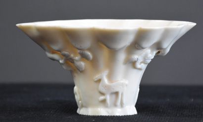 null Libation cup in porcelain of China Kangxi period. Height 7 cm. Width 14 cm....