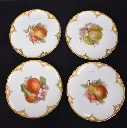 null Set of 10 KPM porcelain plates with painted fruit decoration.

 Ø 18,5 cm.