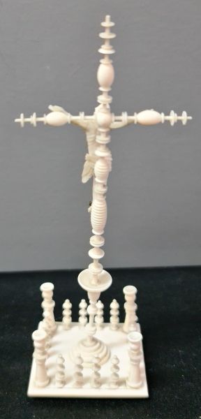 null Dieppe ivory mastery crucifix. Mid-19th em. Ht 14 cm.