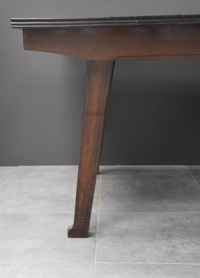 Gustave Serrurier-Bovy. ( 1858-1910 ). Gustave锁匠Bovy.休闲桌。140 x 90厘米。
