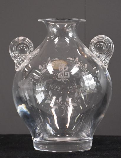 null 瓦尔-圣-兰伯特，查尔斯-格拉法特。花瓶带风格化的手柄.高22厘米.