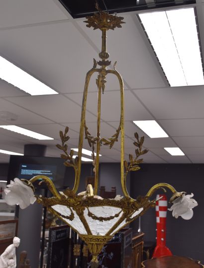null 铜和镀金青铜吊灯，约1900年路易十六风格。高97宽49厘米。