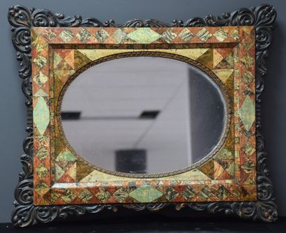 null Miroir italien XIX ème siècle en bois sculpté et scagliole. 55 x 45 cm.