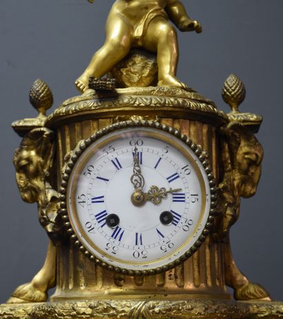 null Gilt bronze clock with Cupid decoration Napoleon III period. Ht 34,5 cm without...