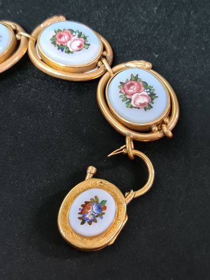 null Bracelet made of 6 painted opaline medallions. One of them opens and acts as...